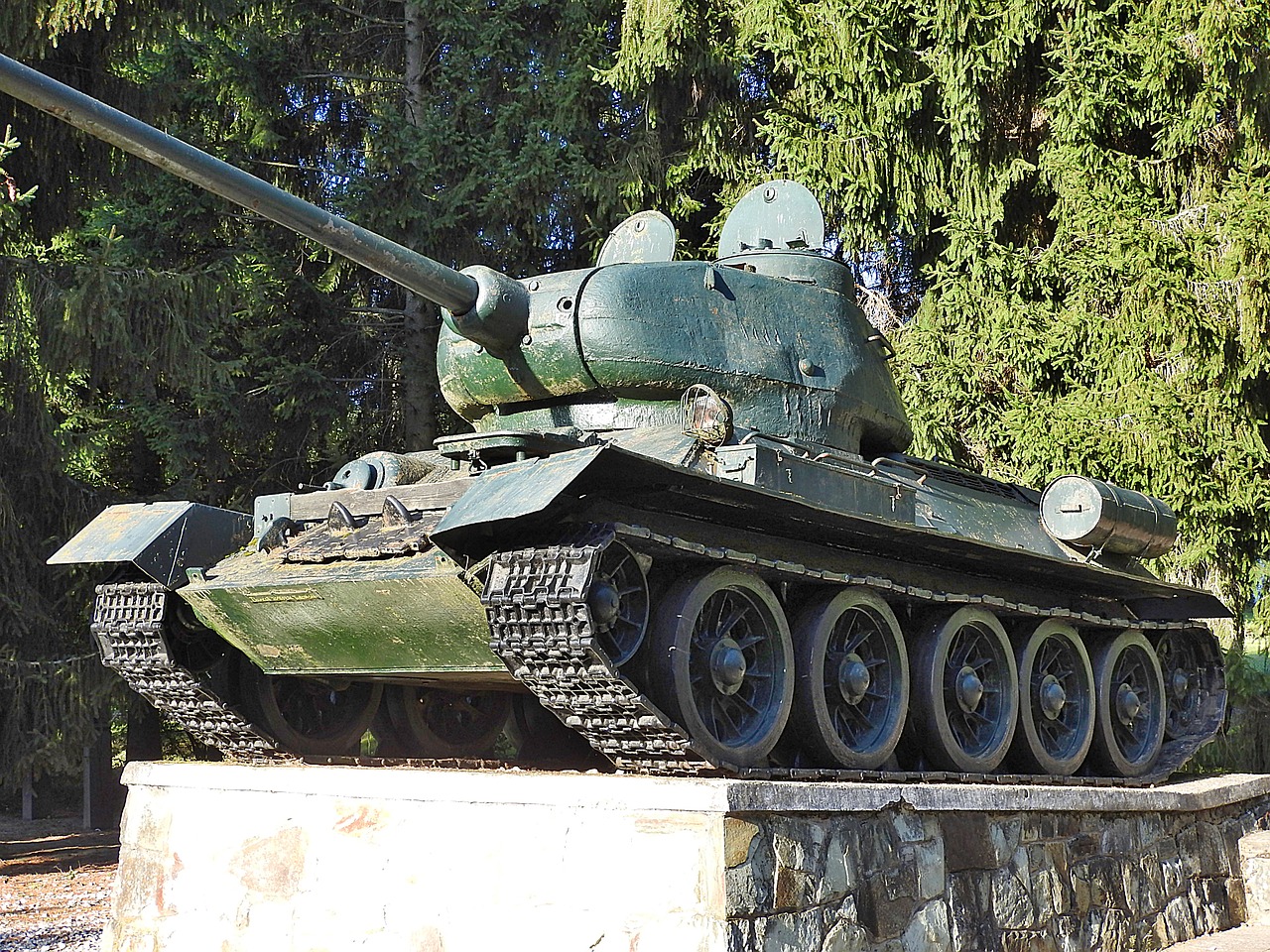 panzer t-34 war memorial free photo