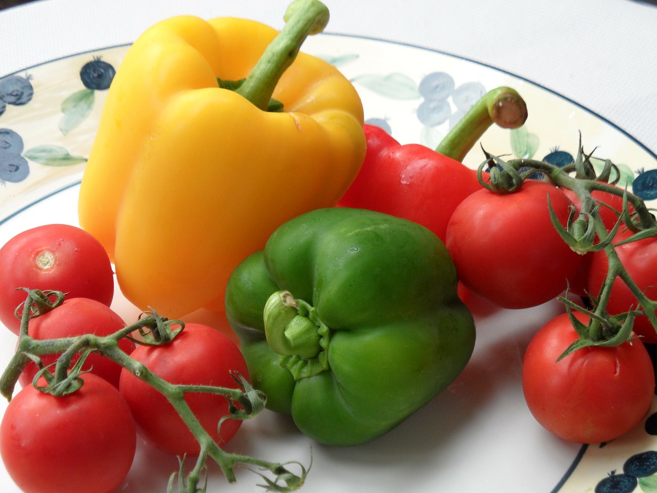 paprika tomato vegetable scale free photo