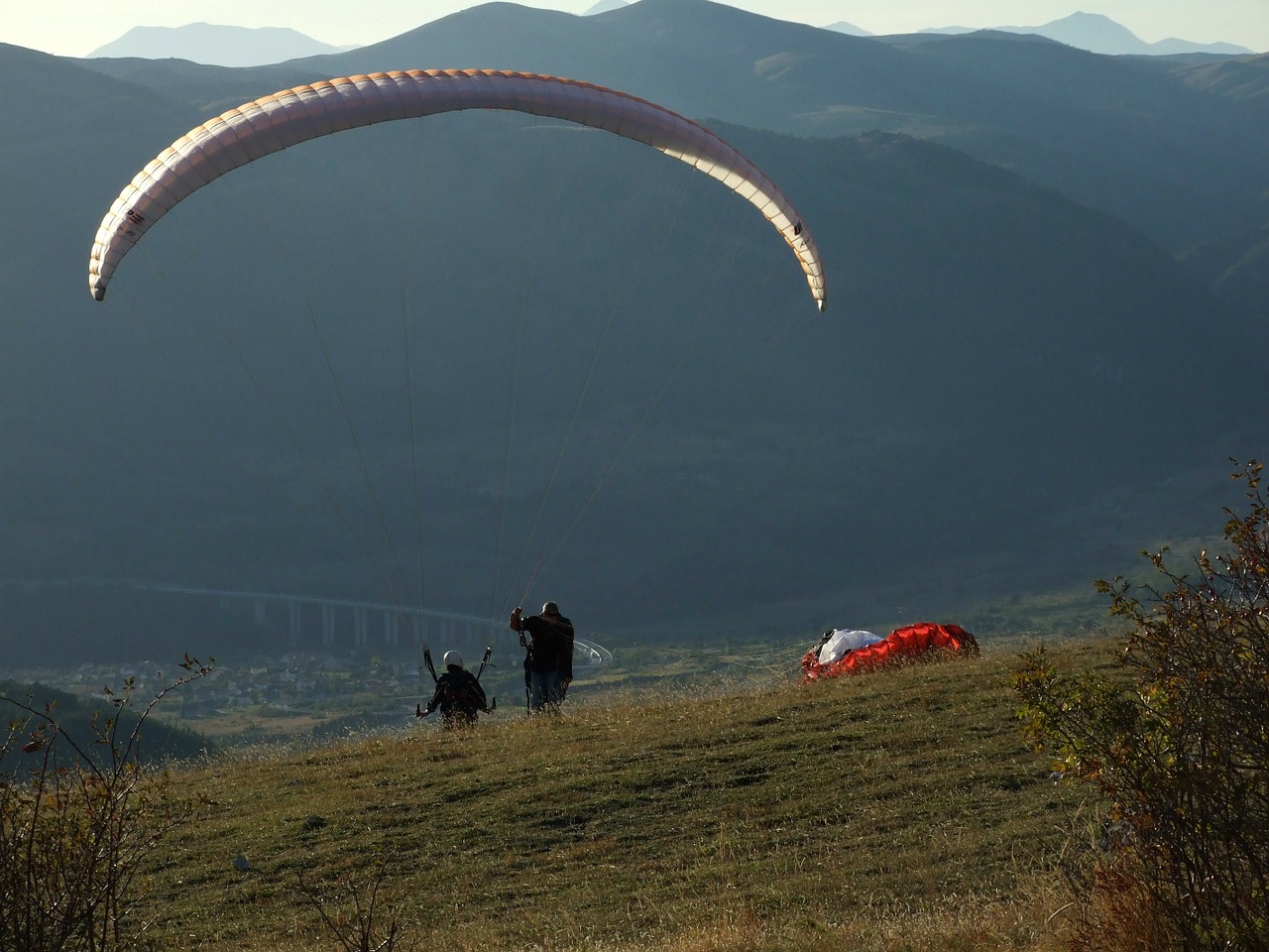 parachute paragliding extreme sport free photo