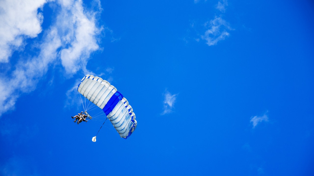 parachute parachuting parachutist free photo