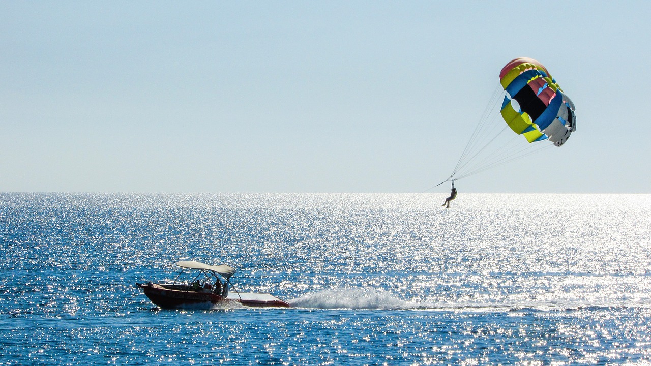 parachute paragliding balloon free photo