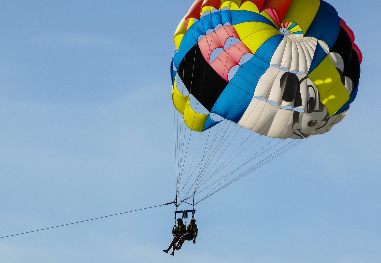 parachute paragliding balloon free photo