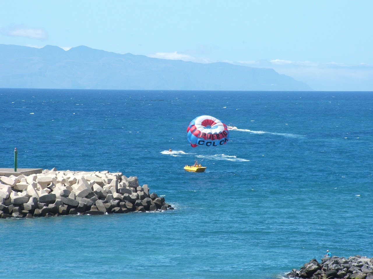 parachute ocean water free photo