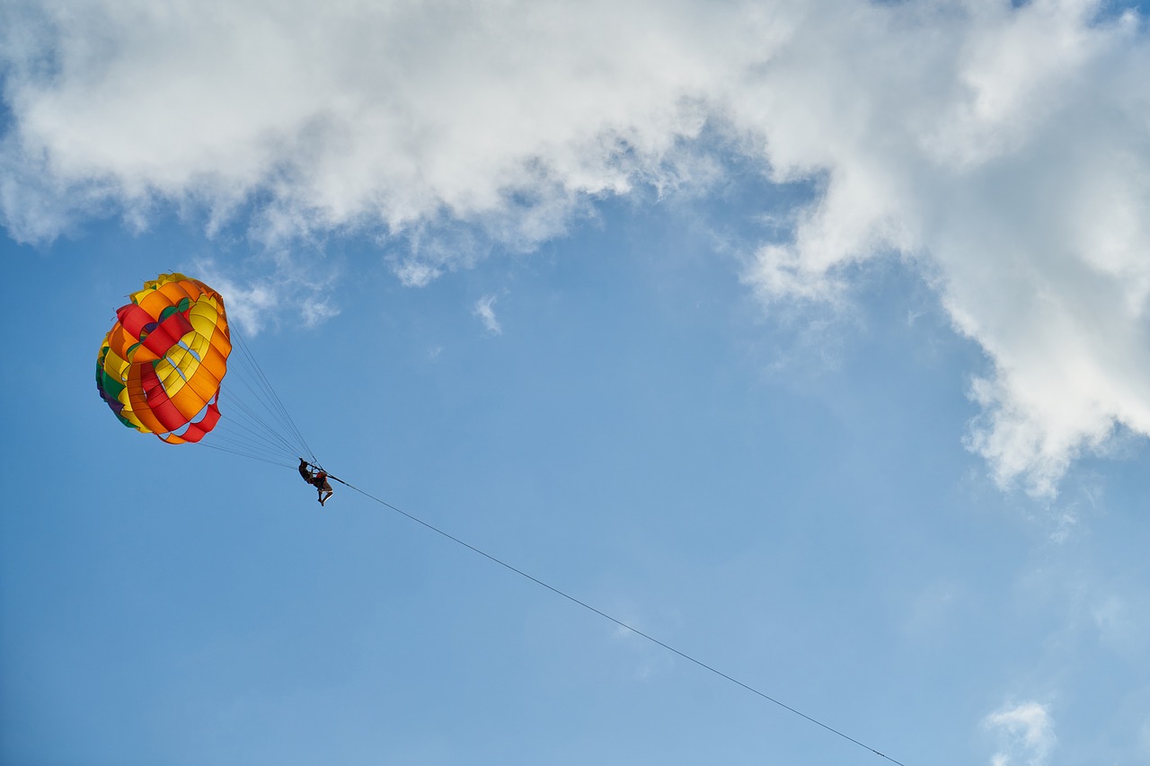 parachute fly cloud free photo