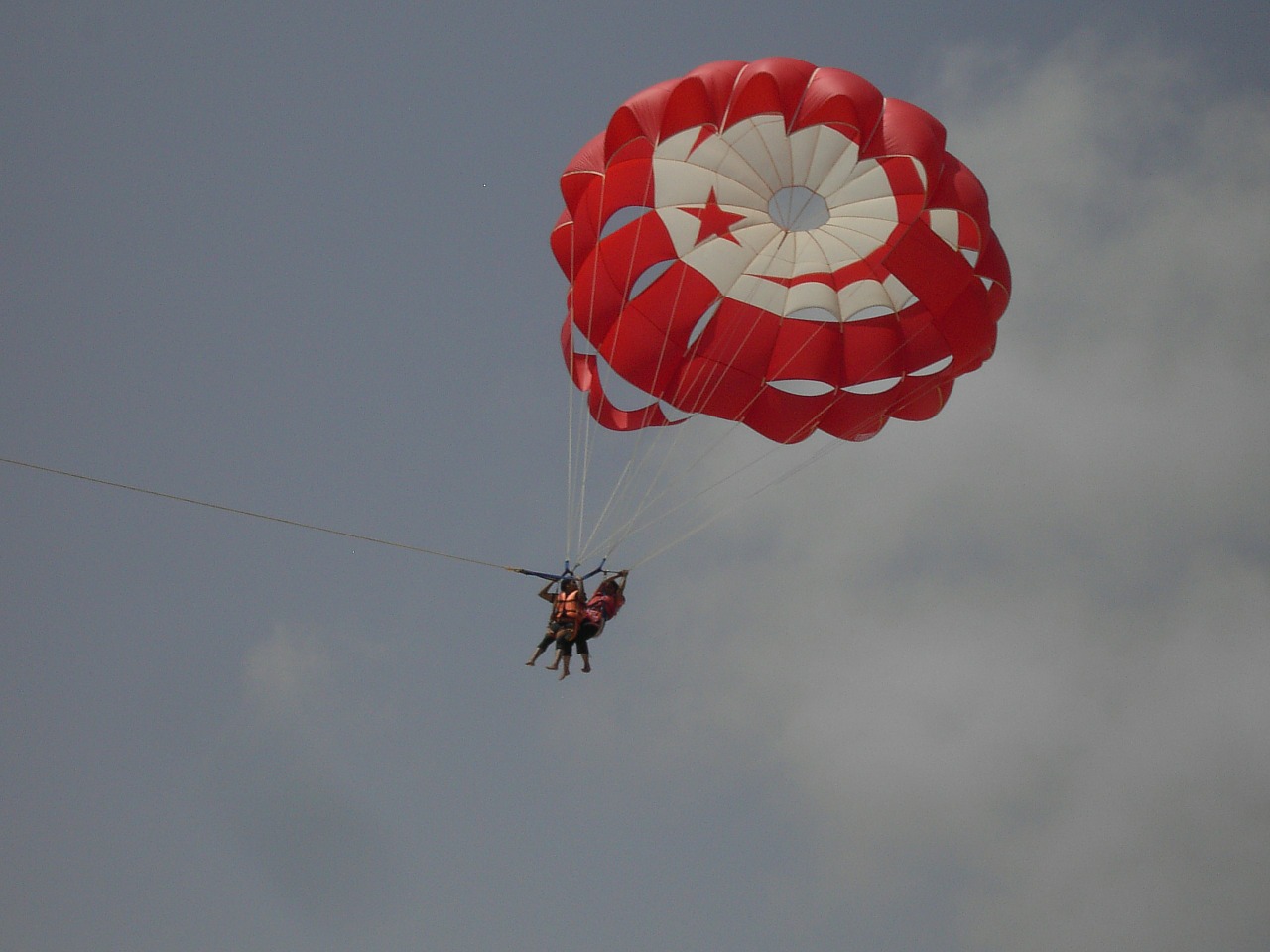 parachute water sports sky free photo