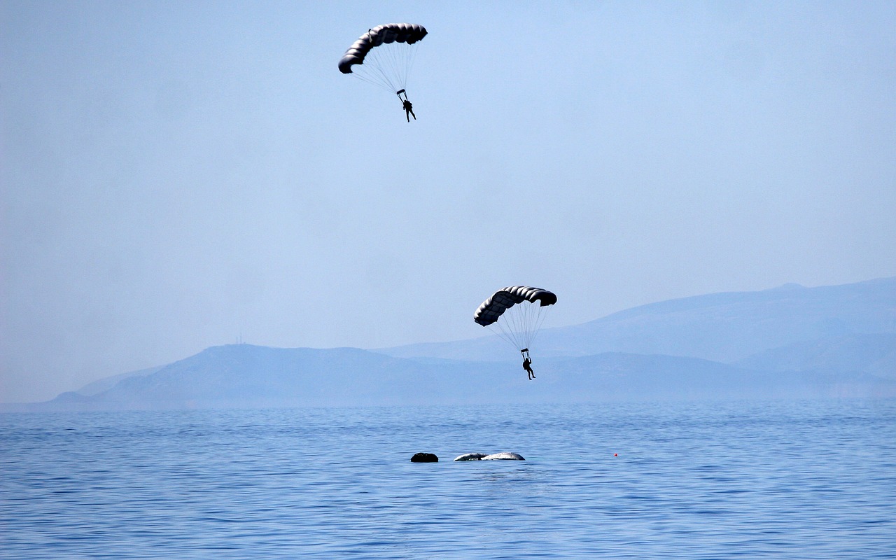 parachute jump marine free photo