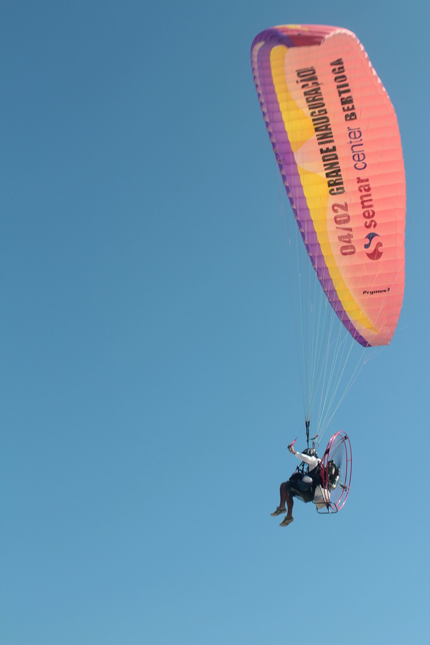 parachute motorised parachute walking in the air free photo