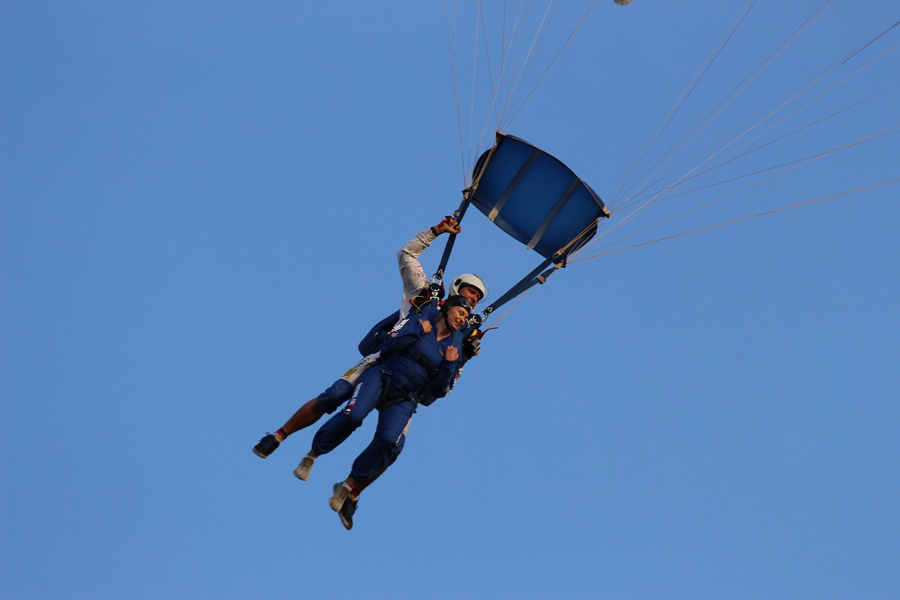 parachute  jump  landing free photo