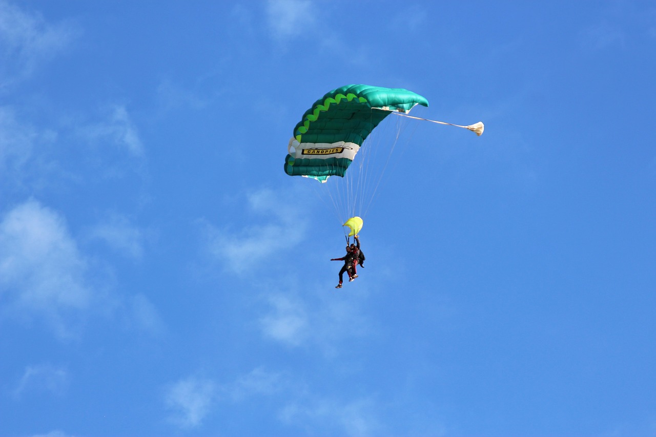 parachute  boituva  skydiving free photo