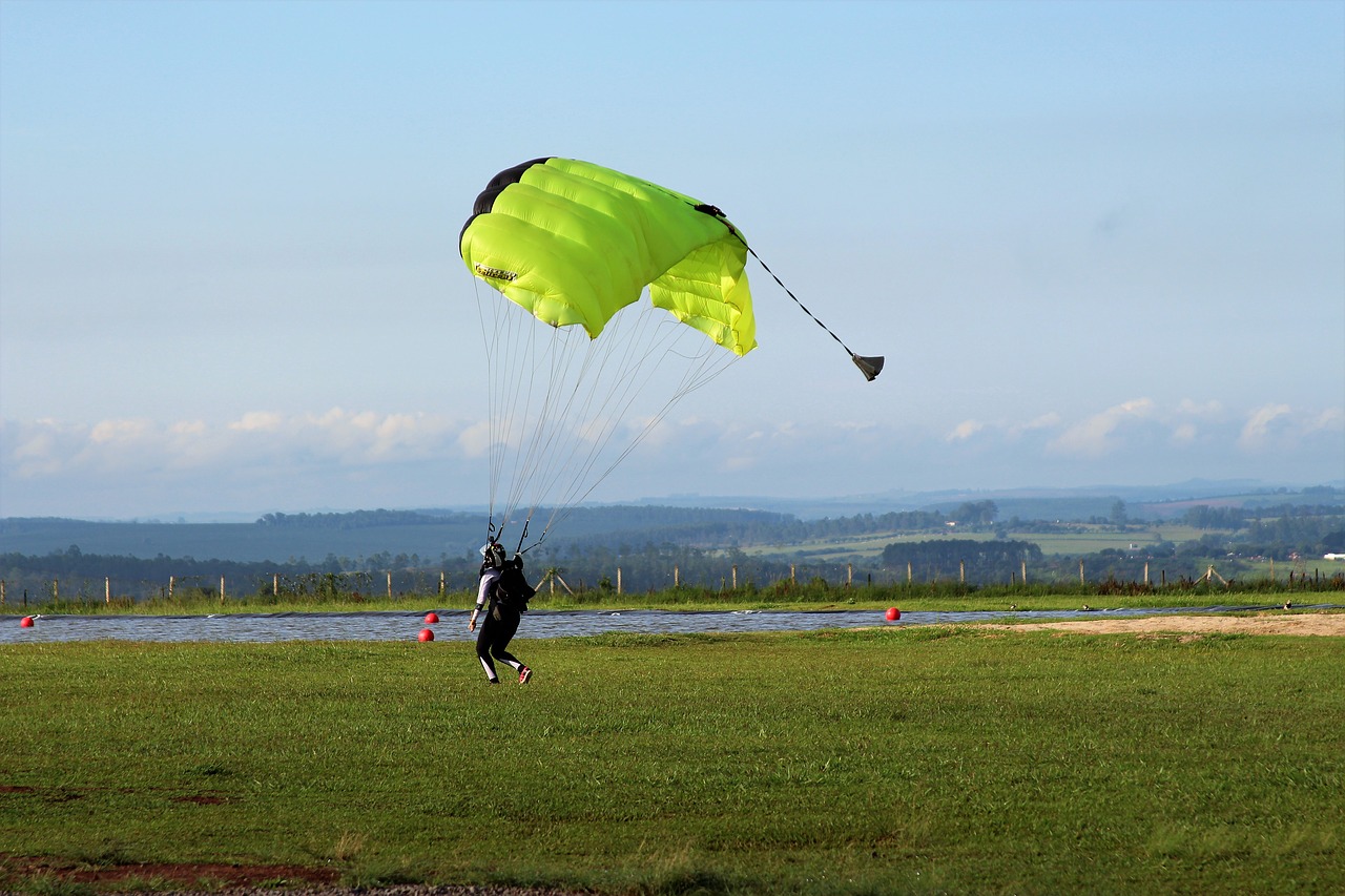 parachute  boituva  skydiving free photo