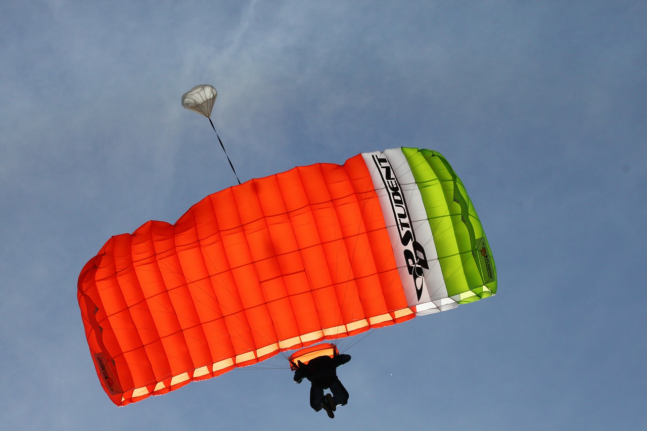 parachute  flying  paragliding free photo