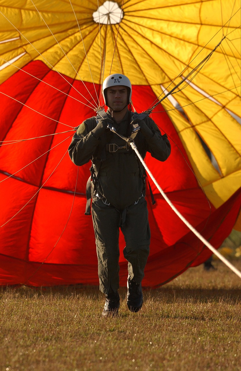 parachute parachutist parasail free photo
