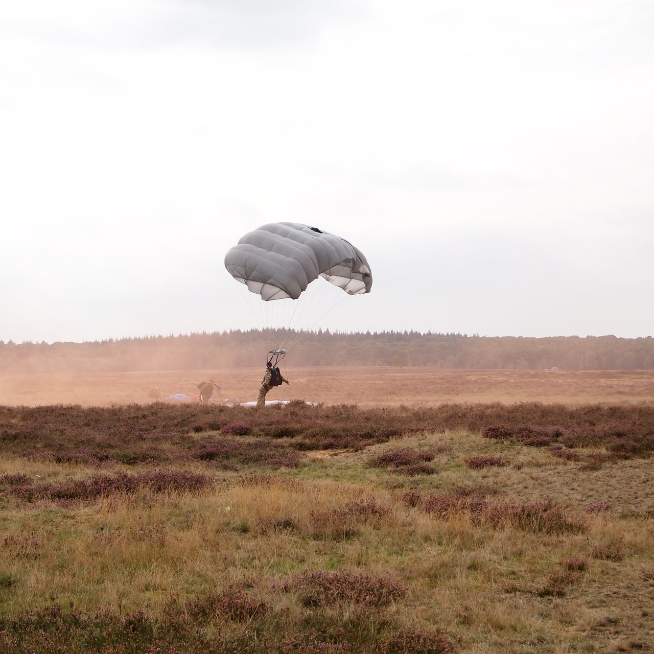 parachute heideveld commemoration free photo