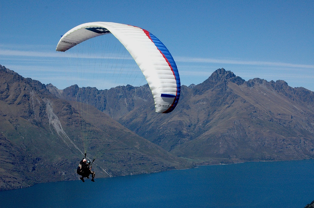 parachute fly sky free photo