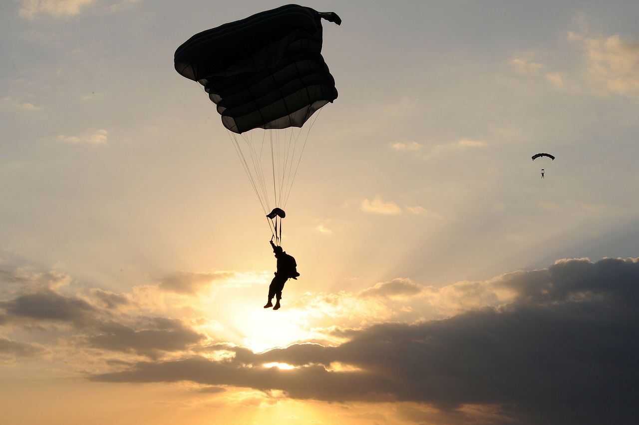 parachute parachuting person free photo