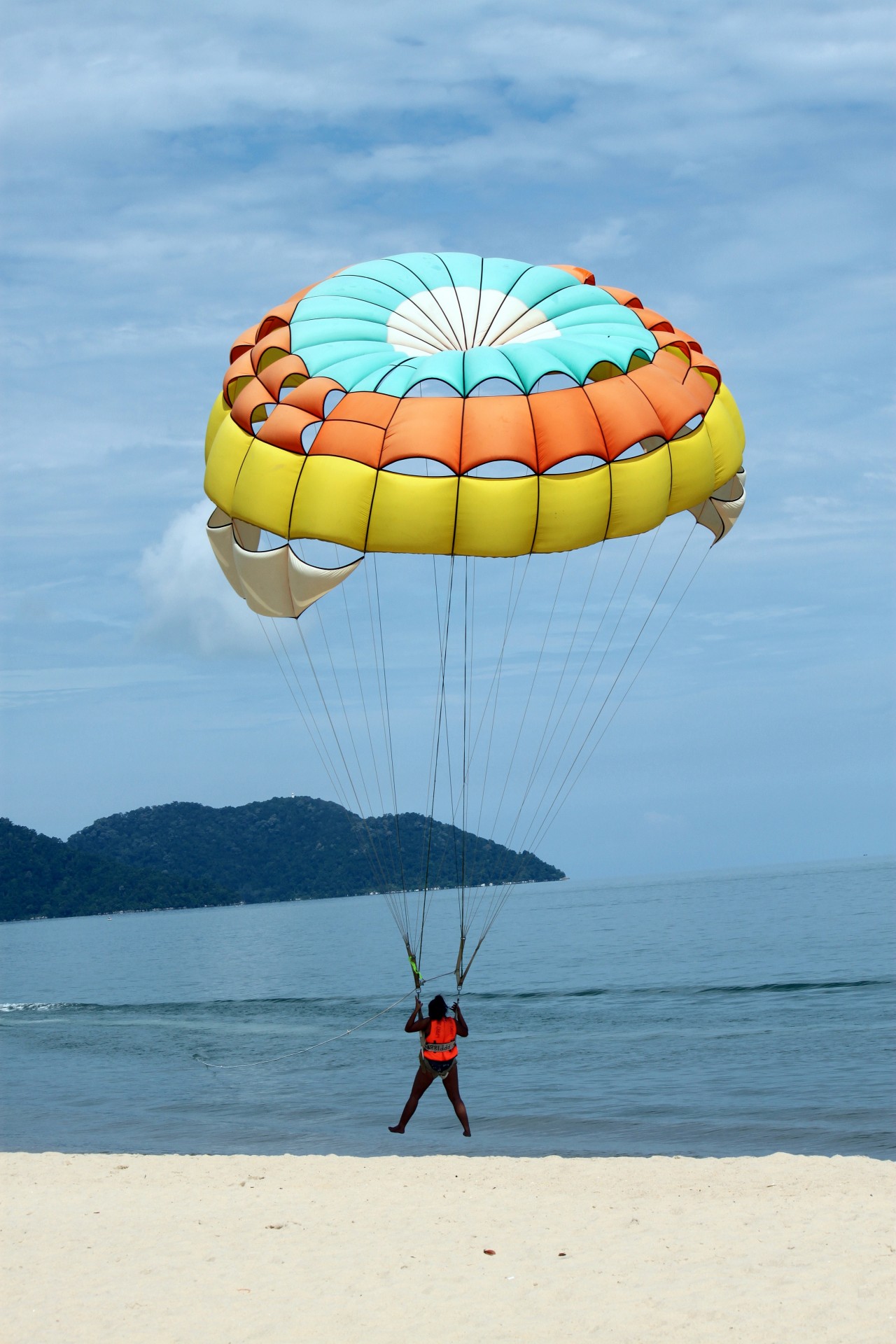 parachute landing beach free photo