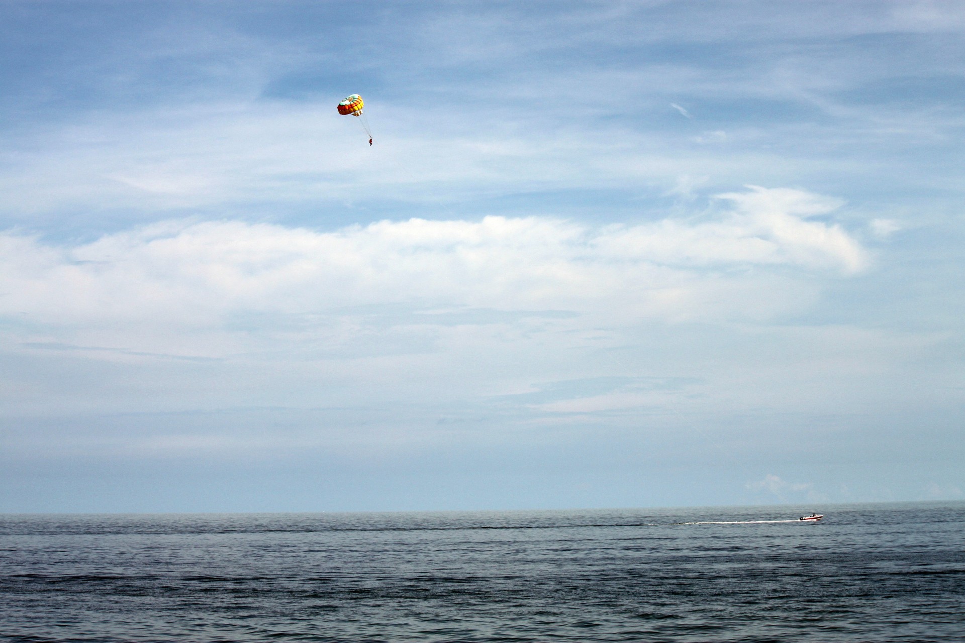parachute sea boat free photo