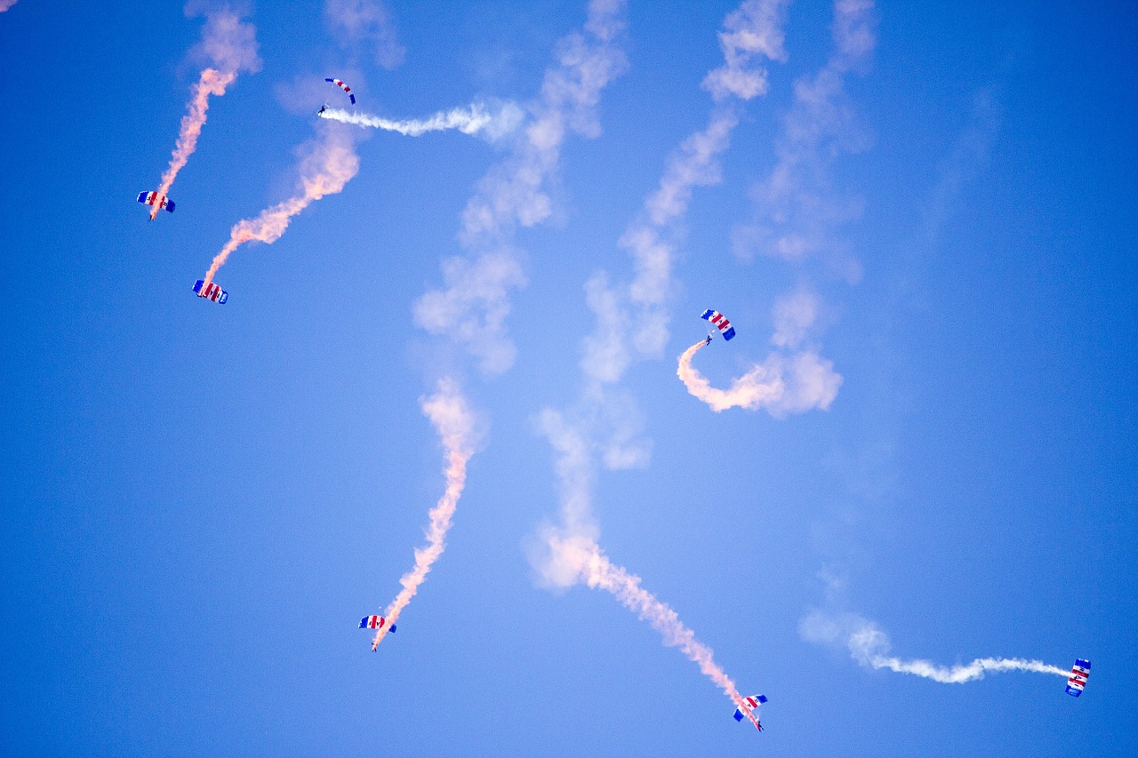 parachuting parachute skydiving free photo