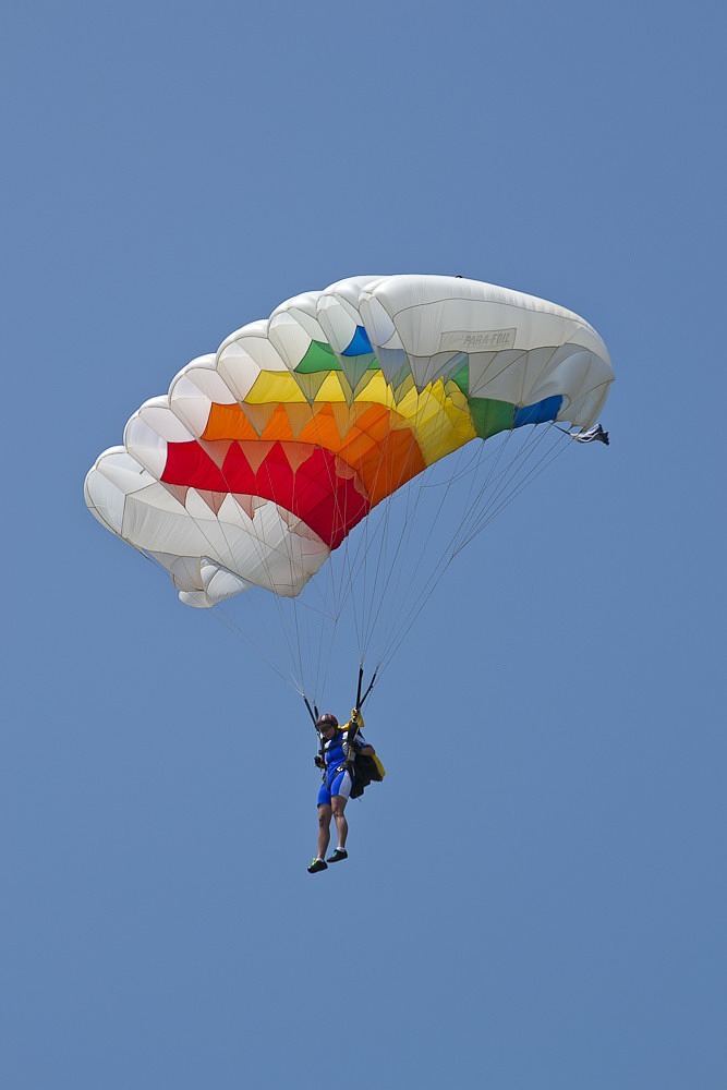 parachutist parachute flies parachute free photo