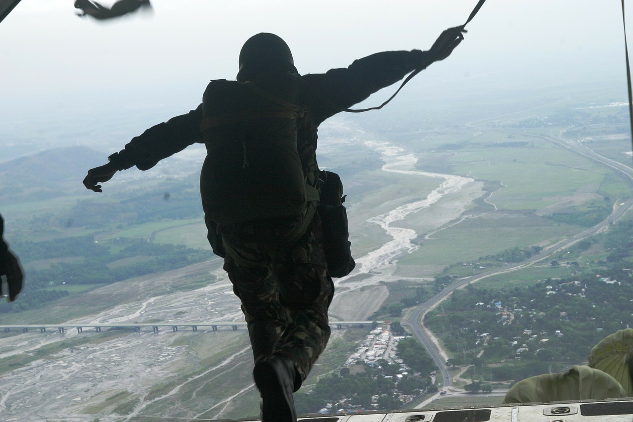 parachutist parachuting military free photo