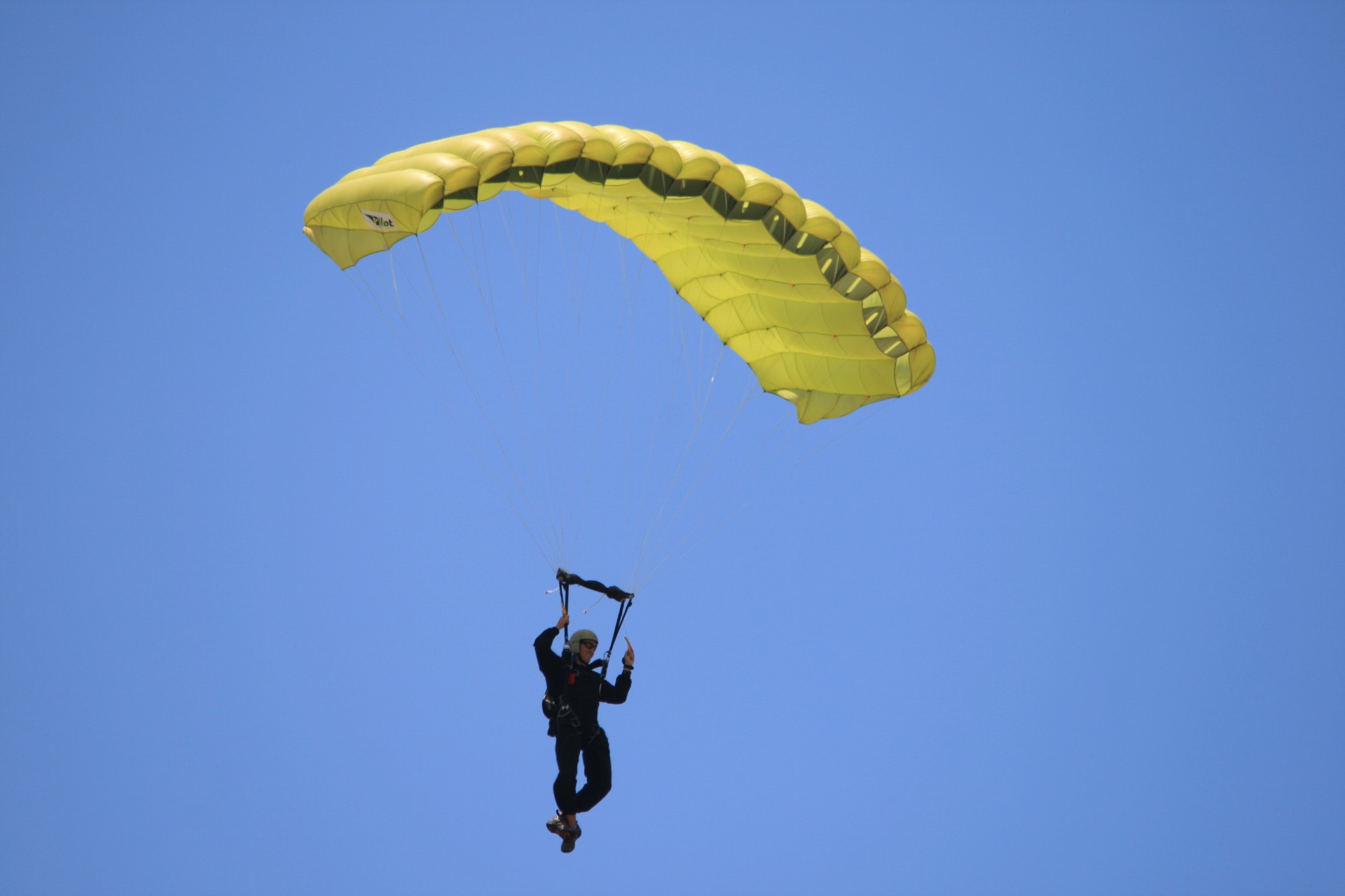 parachutist parachute yellow free photo