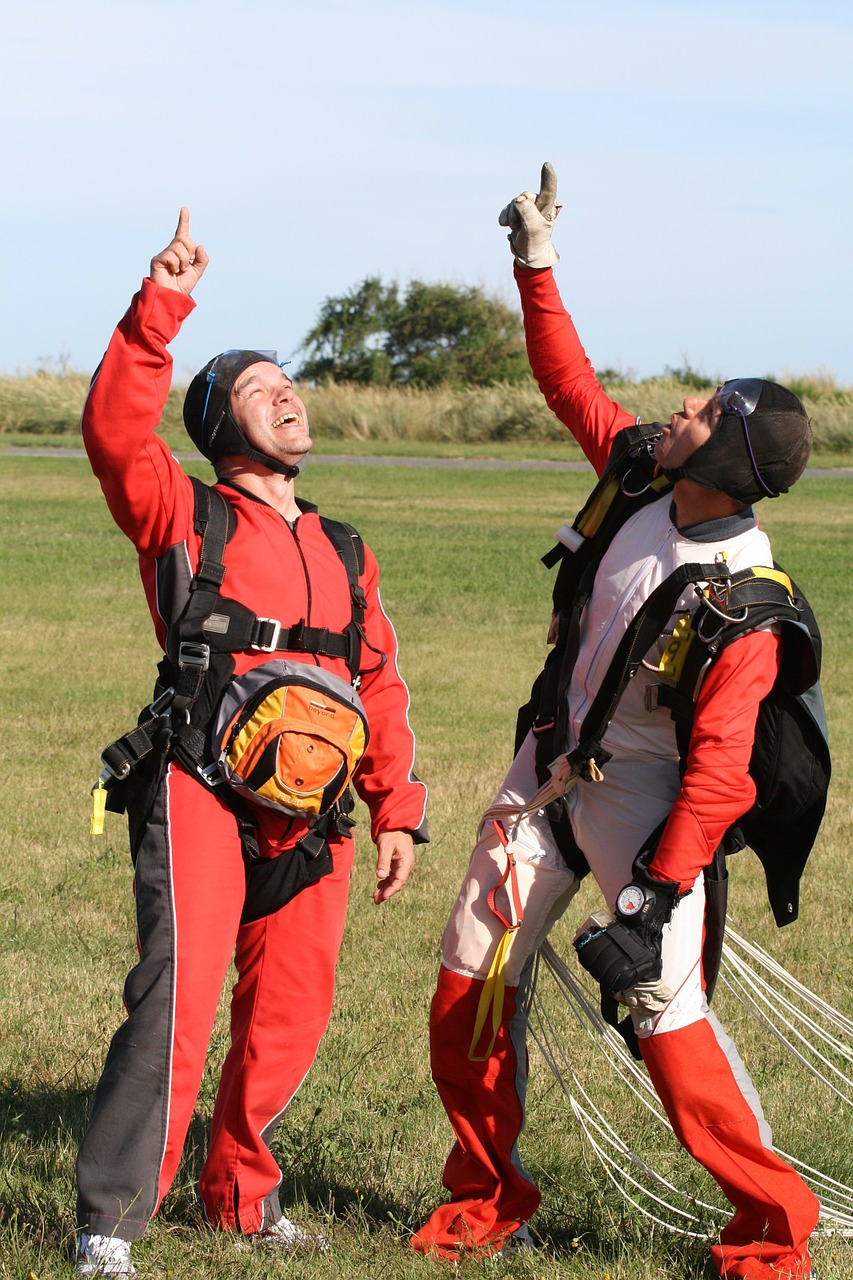 parachutists skydivers skydive free photo