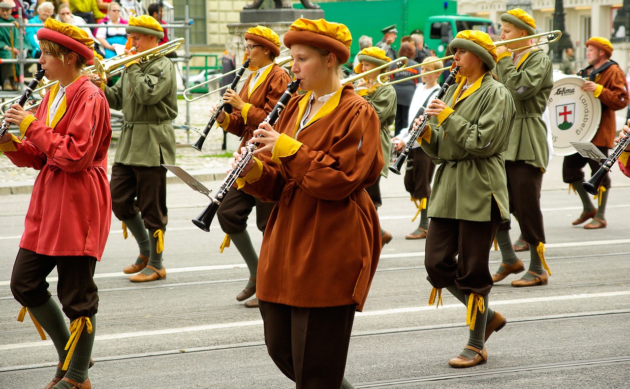 parade musicians munich free photo