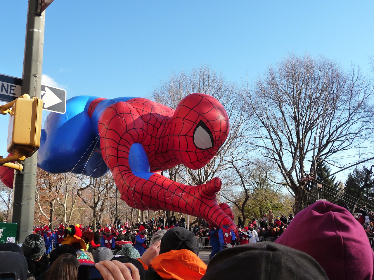 parade float spiderman free photo