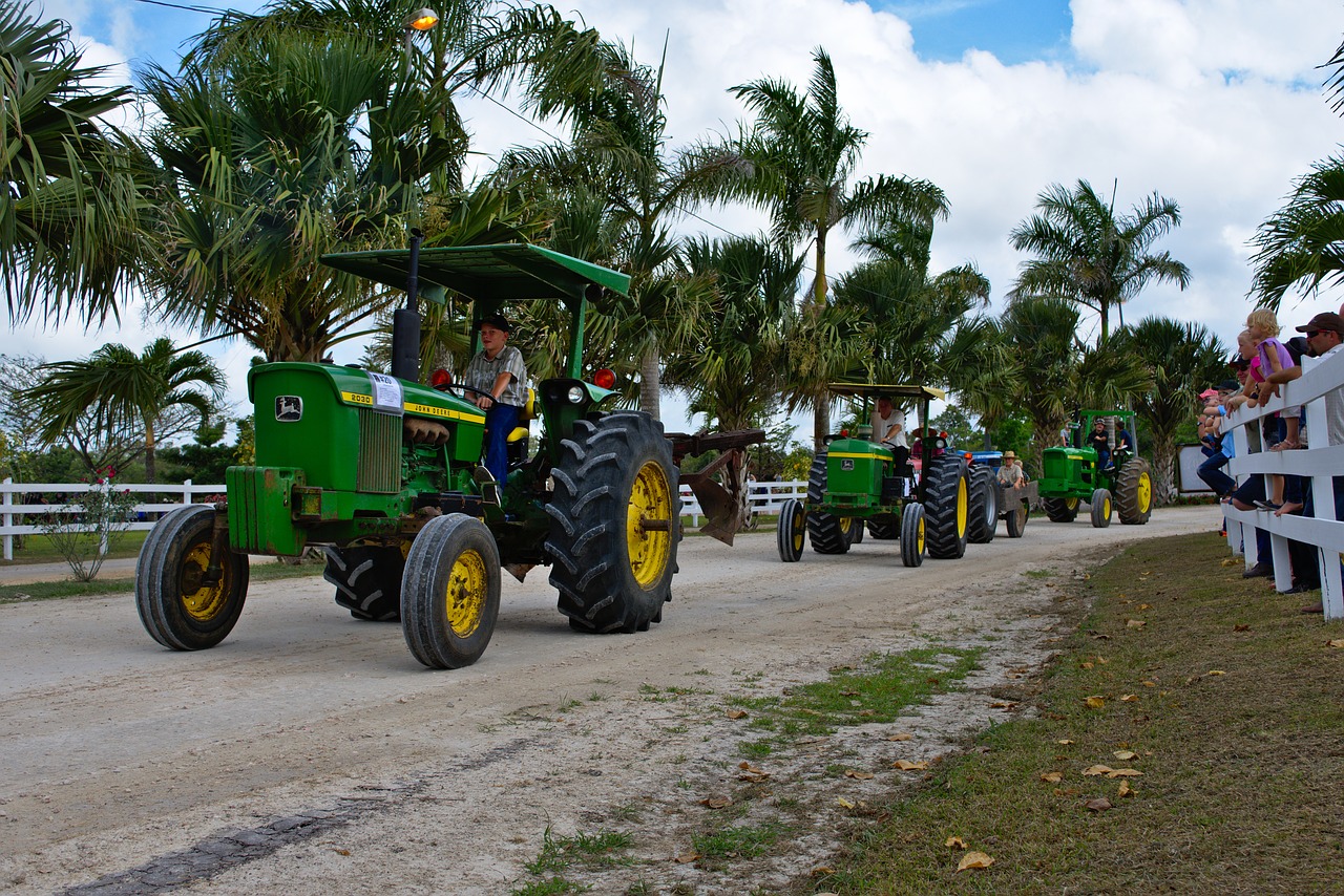 parade tractors antiques free photo