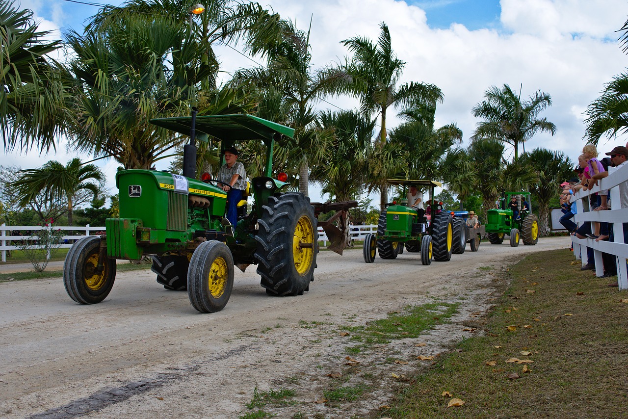 Parade,tractors,antiques,fence,people - free image from needpix.com