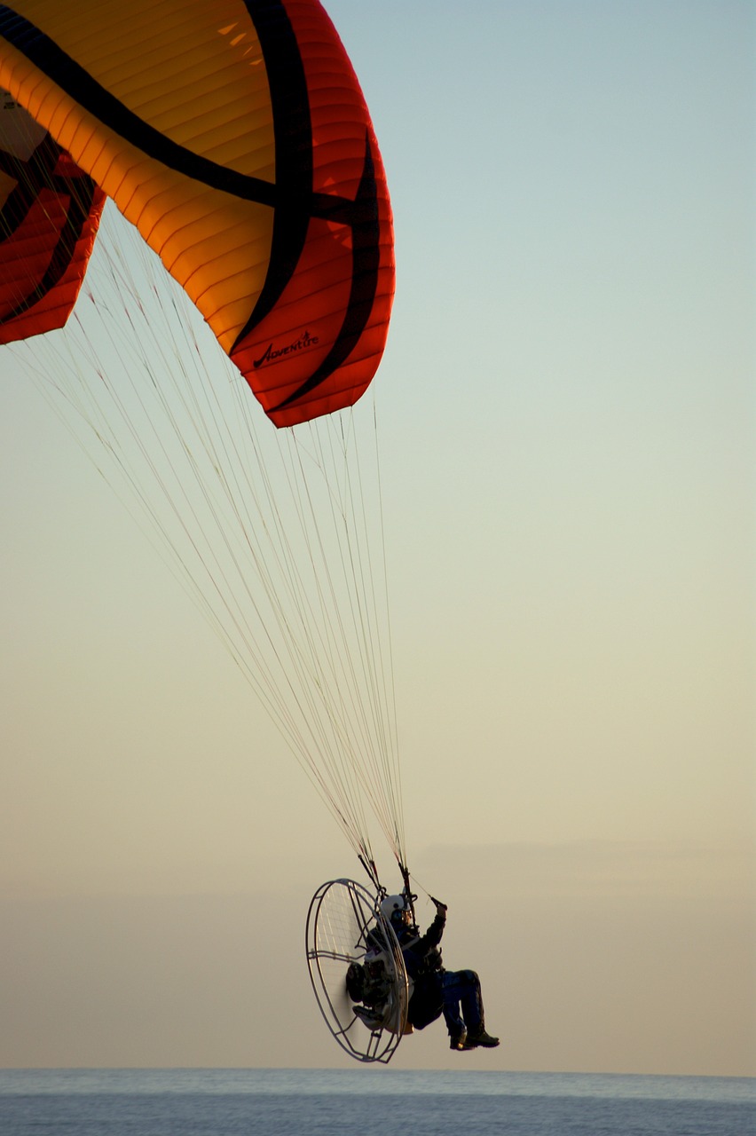 paraglider motor sea free photo