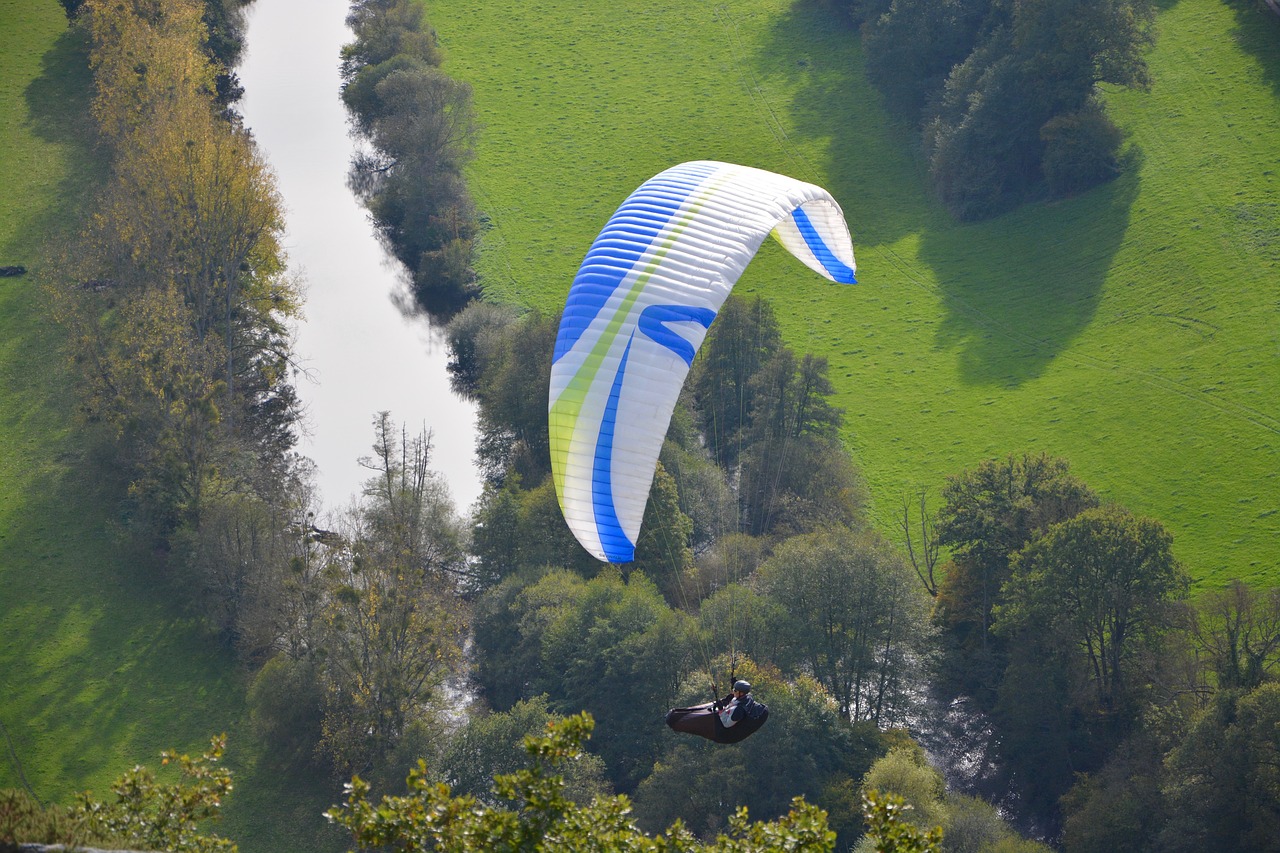 paragliders practice in free flight wind free photo