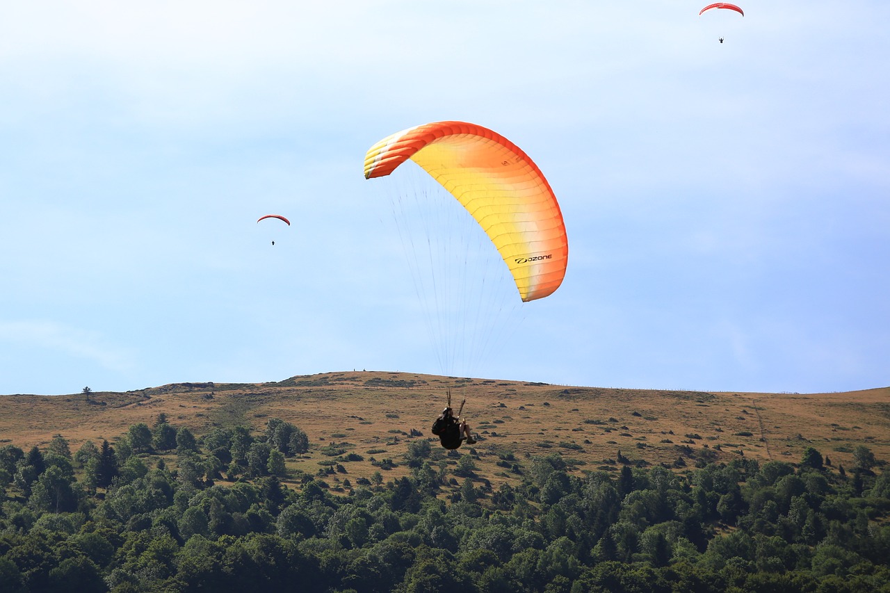 landscape paragliding fly free photo