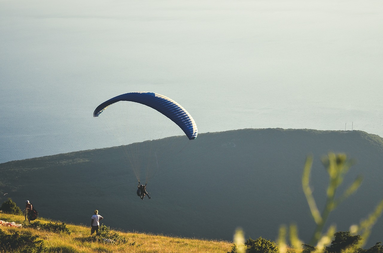 paragliding adventure people free photo