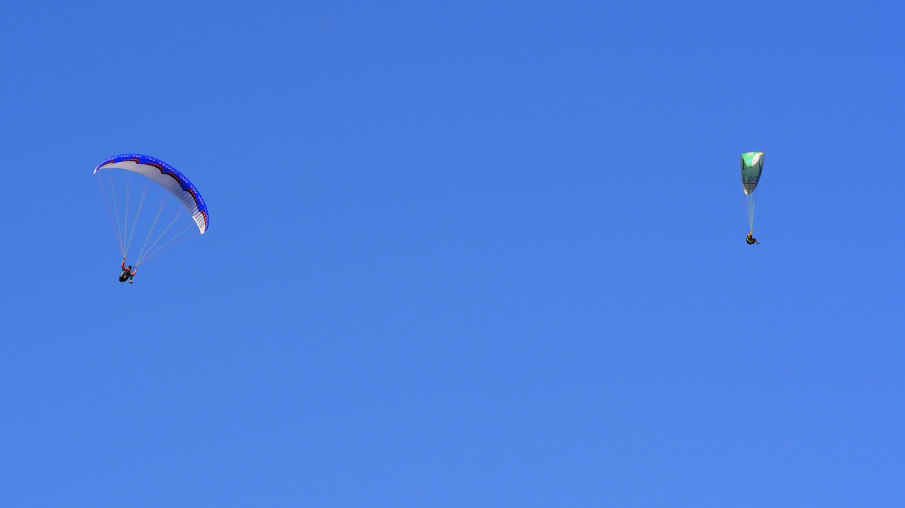 paragliding couple fly free photo