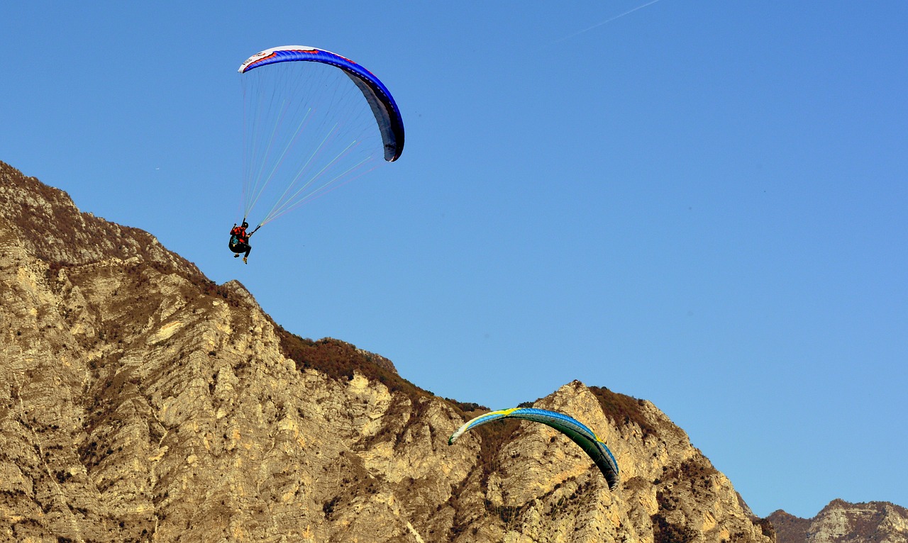 paragliding couple fly free photo