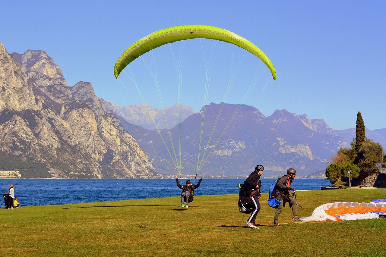 paragliding landing prato free photo