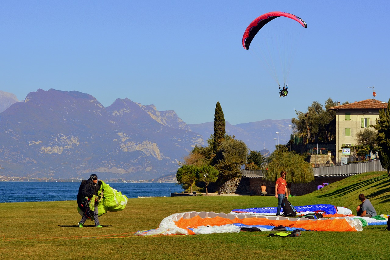 paragliding landing prato free photo