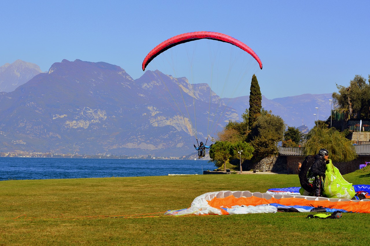 paragliding landing prato free photo