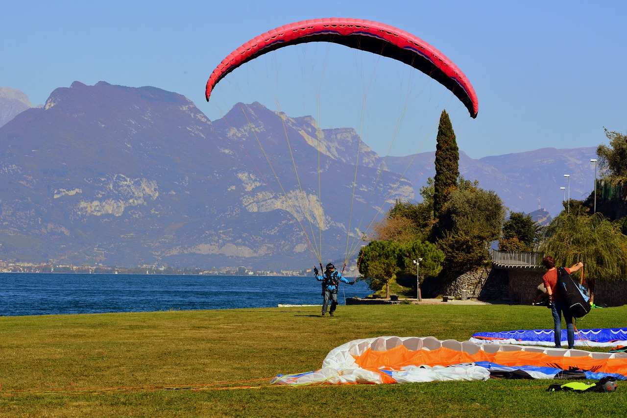 paragliding landing prato free photo