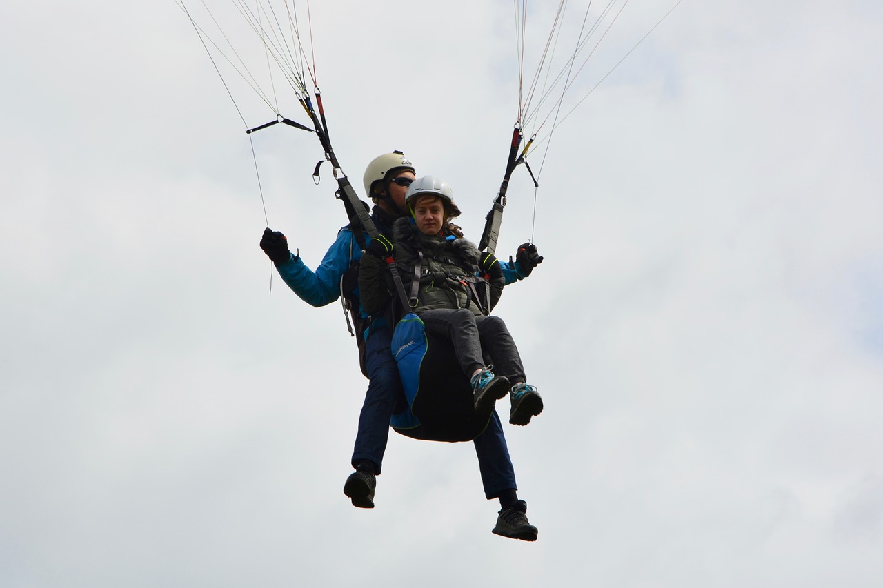 paragliding  paragliding bis place  paraglider lou free photo