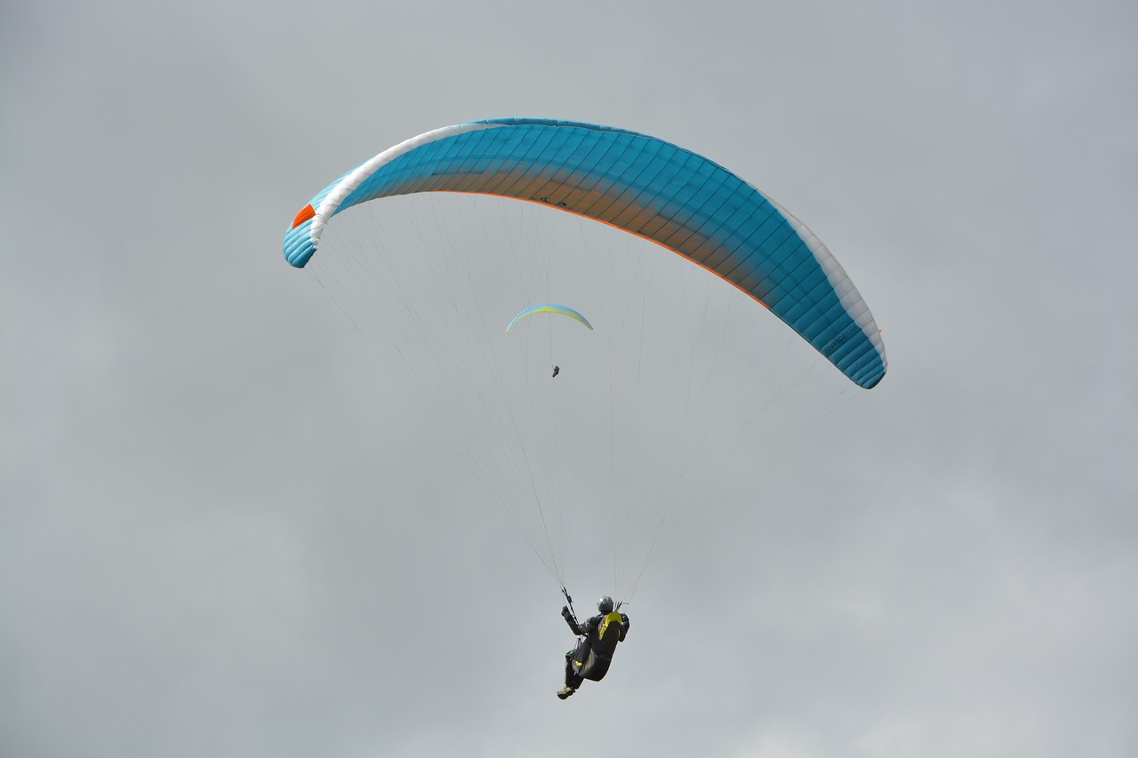 paragliding  free flight  wing paragliding free photo