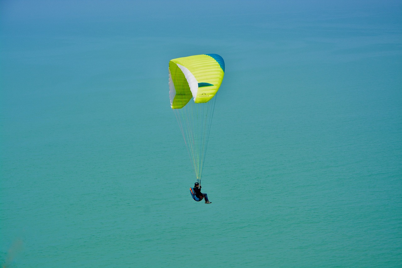 paragliding  paragliding flight over sea  the sleeve free photo