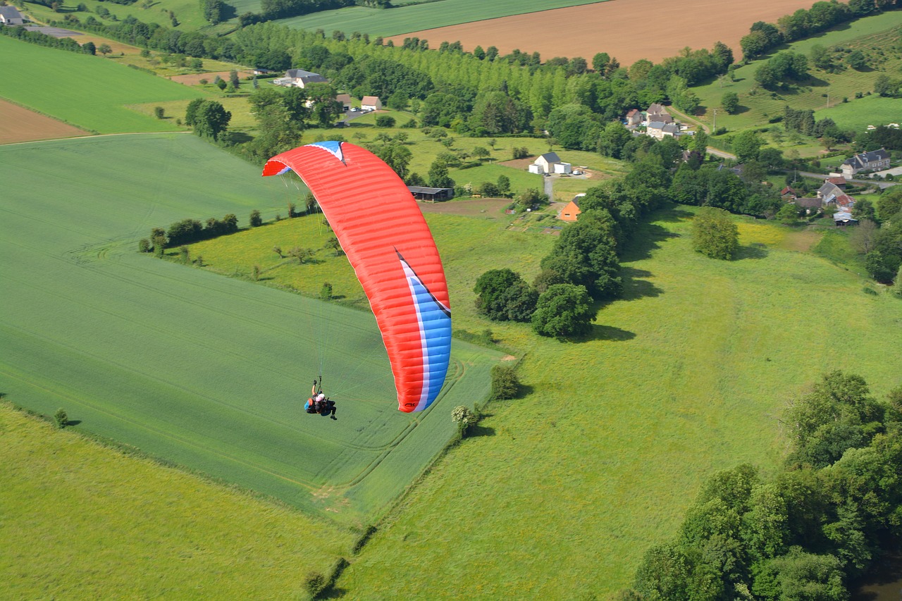 paragliding  paragliding bis place  flight paragliding free photo