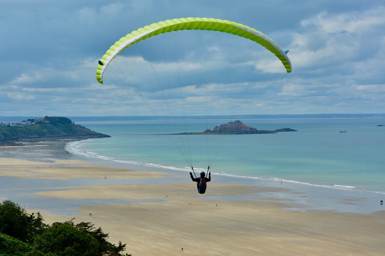 paragliding  paraglider  veil yellow green free photo