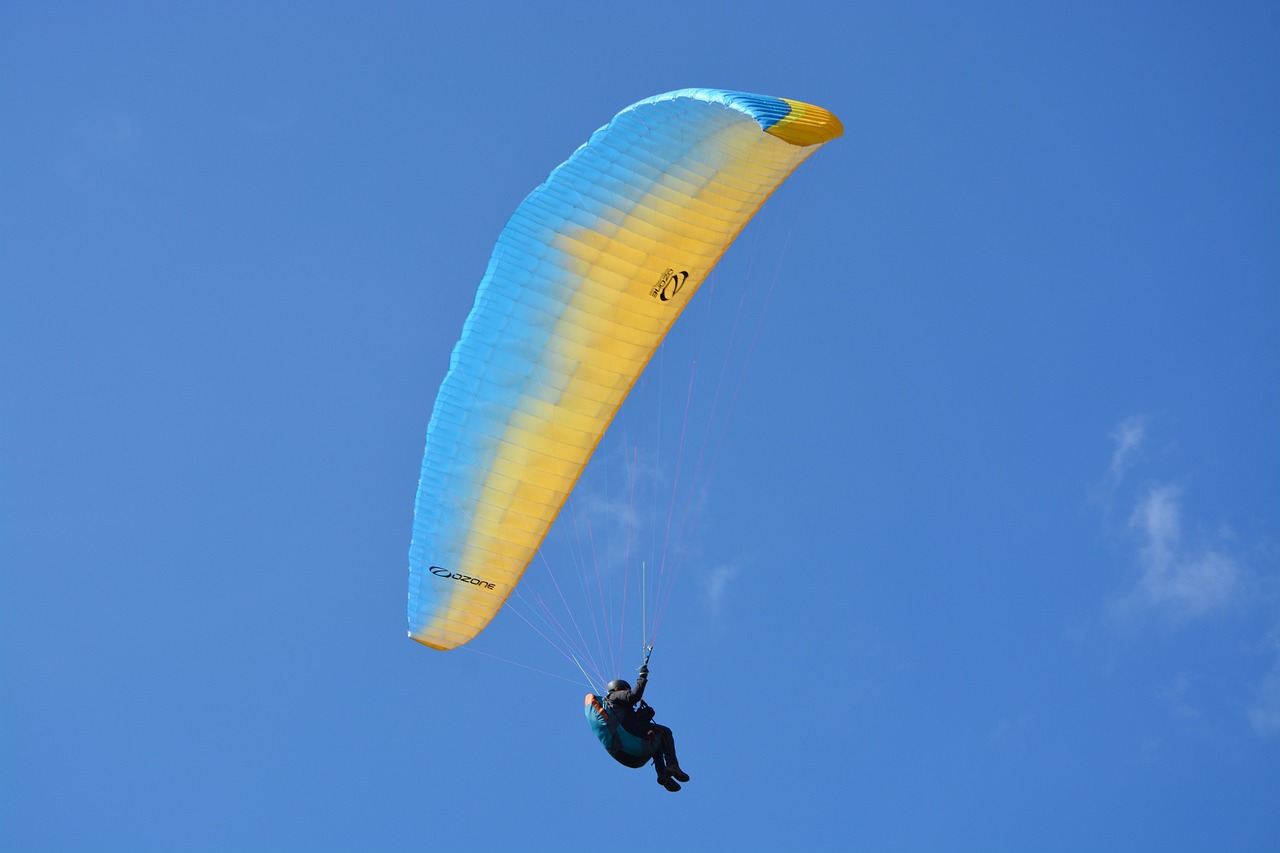 paragliding  paraglider  fifth wheel free photo