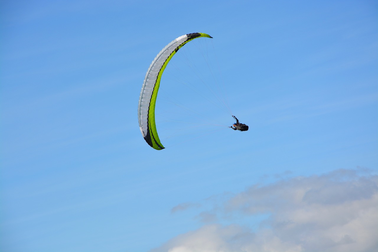 paragliding  free flight  figure free photo