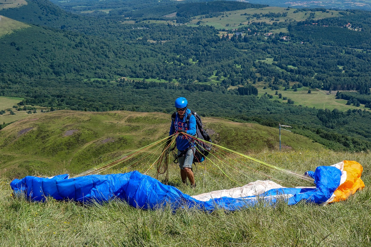 paragliding  puy-de-dome  hill free photo