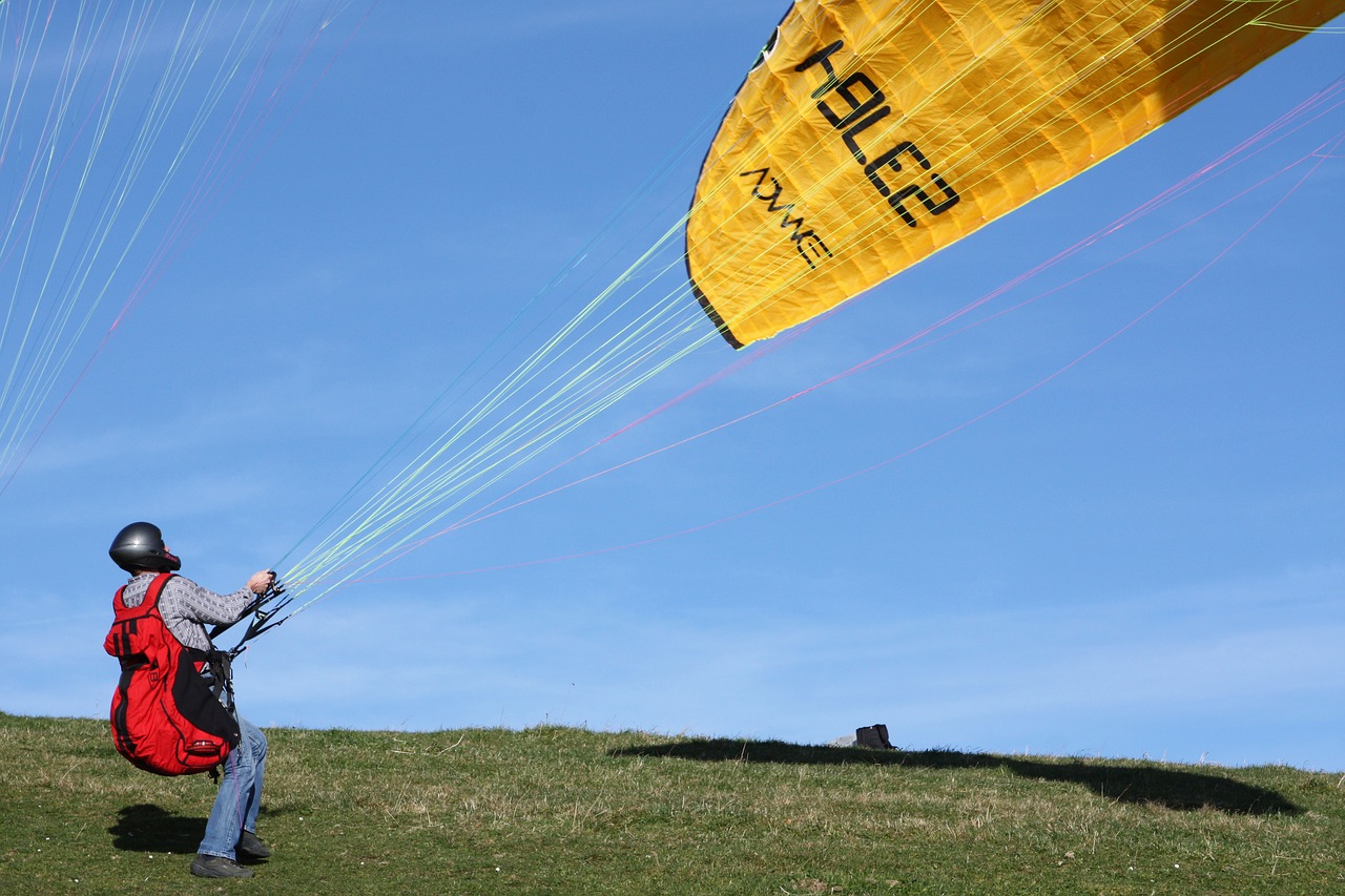 paragliding  flying  paraglider free photo