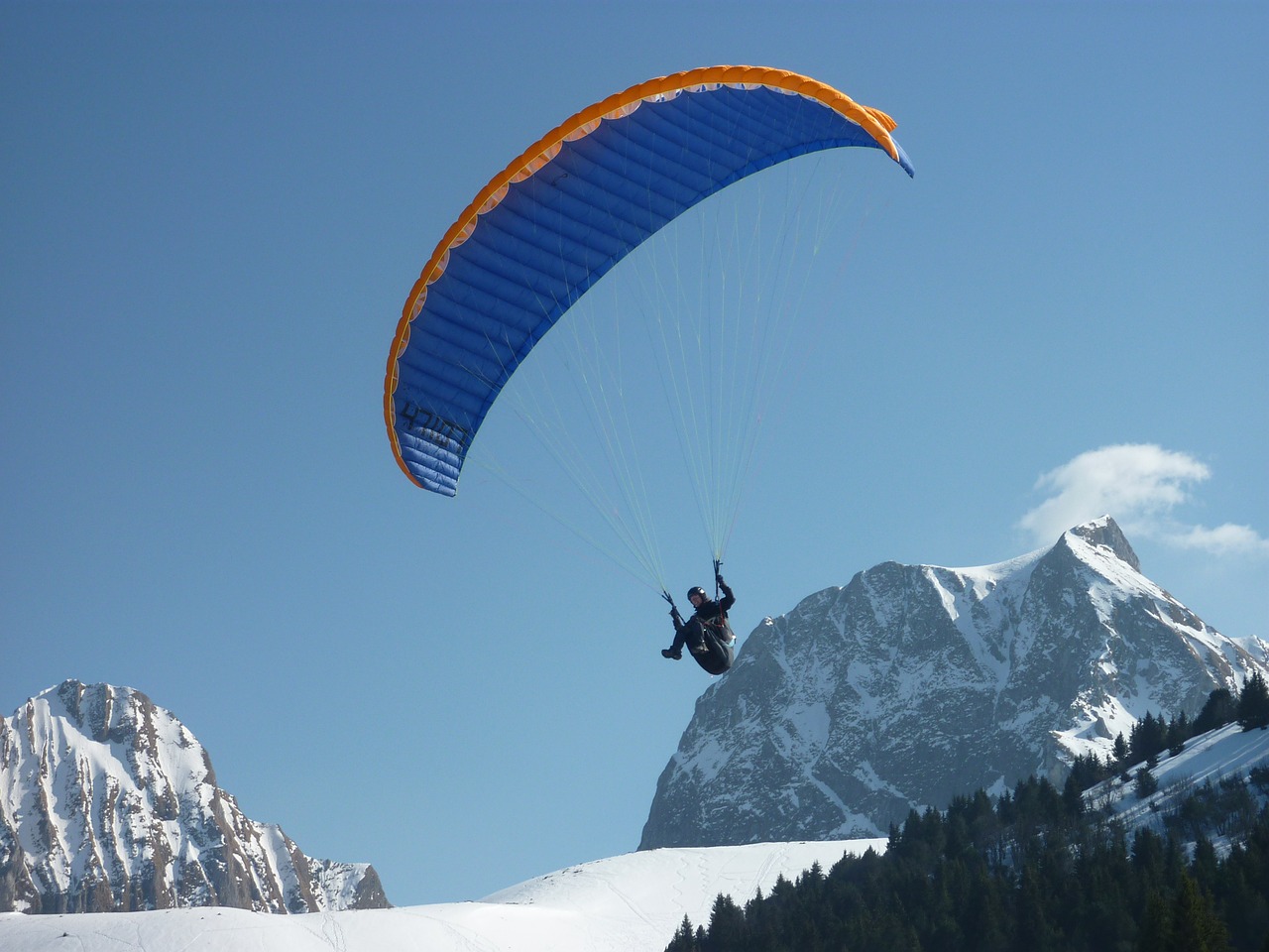 paragliding fly snow free photo